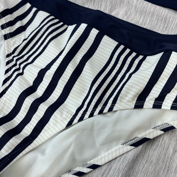 Striped swimsuit - Picture 4 of 13